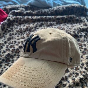 New York Yankees Beige Baseball Cap with Black Logo